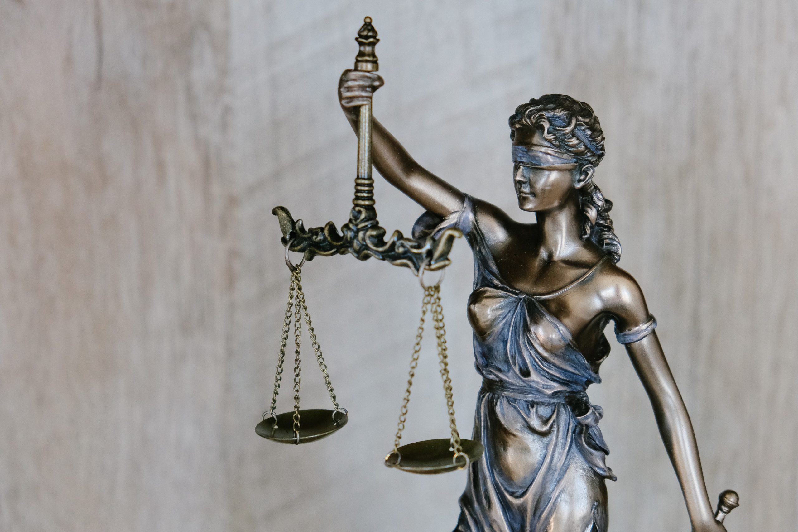Read more about the article Pros & Cons of Determinate Sentencing to Felons