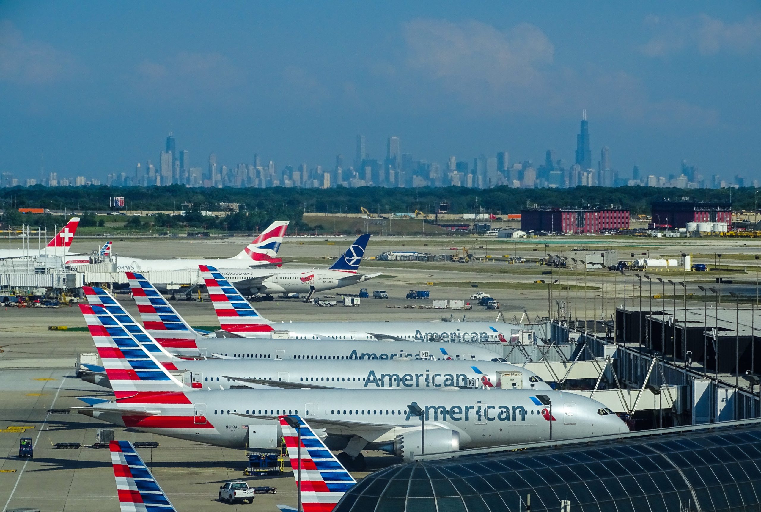Read more about the article Do American Airlines Hire Felons with Criminal History?