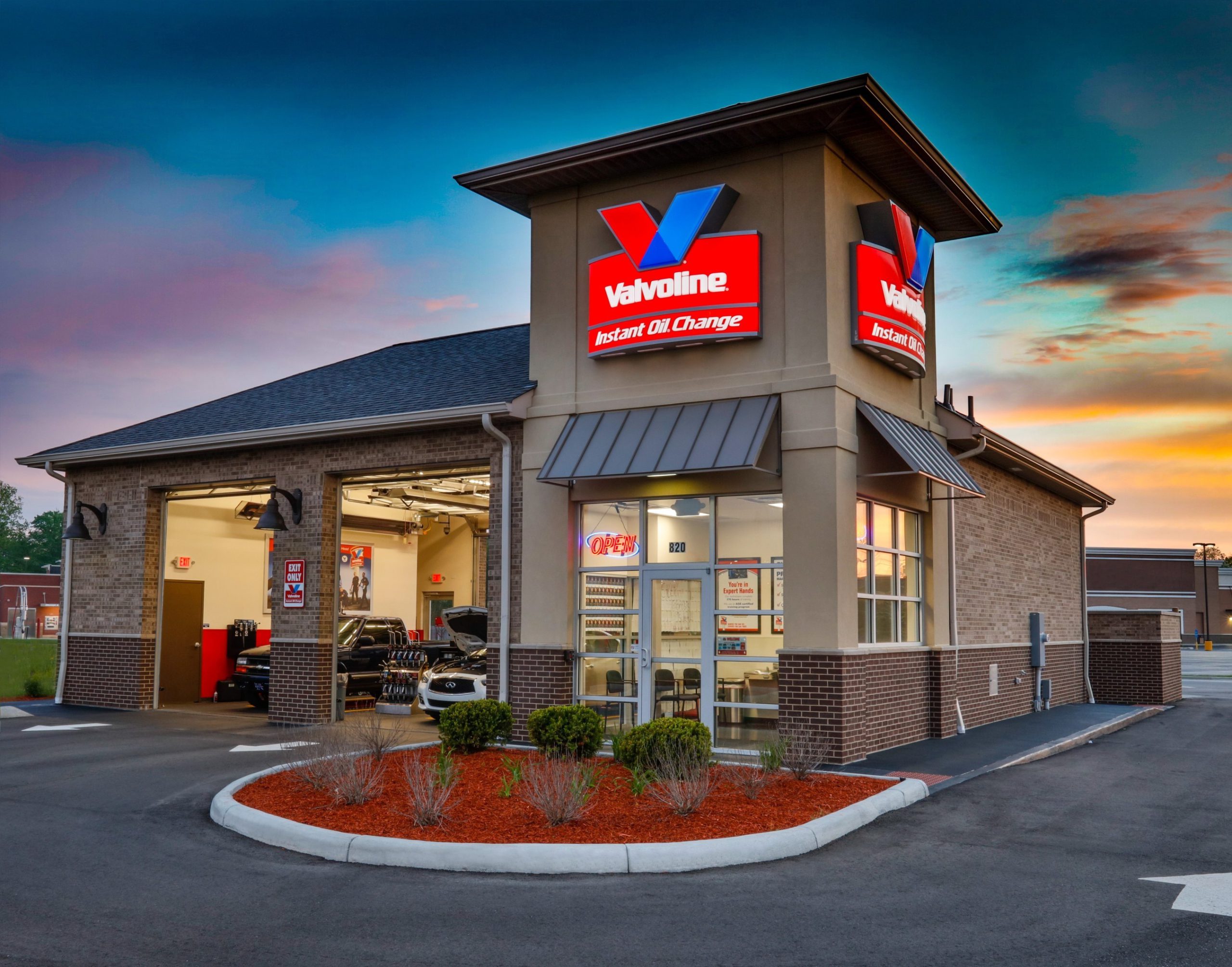 Read more about the article Does Valvoline Hire People with Criminal Records?