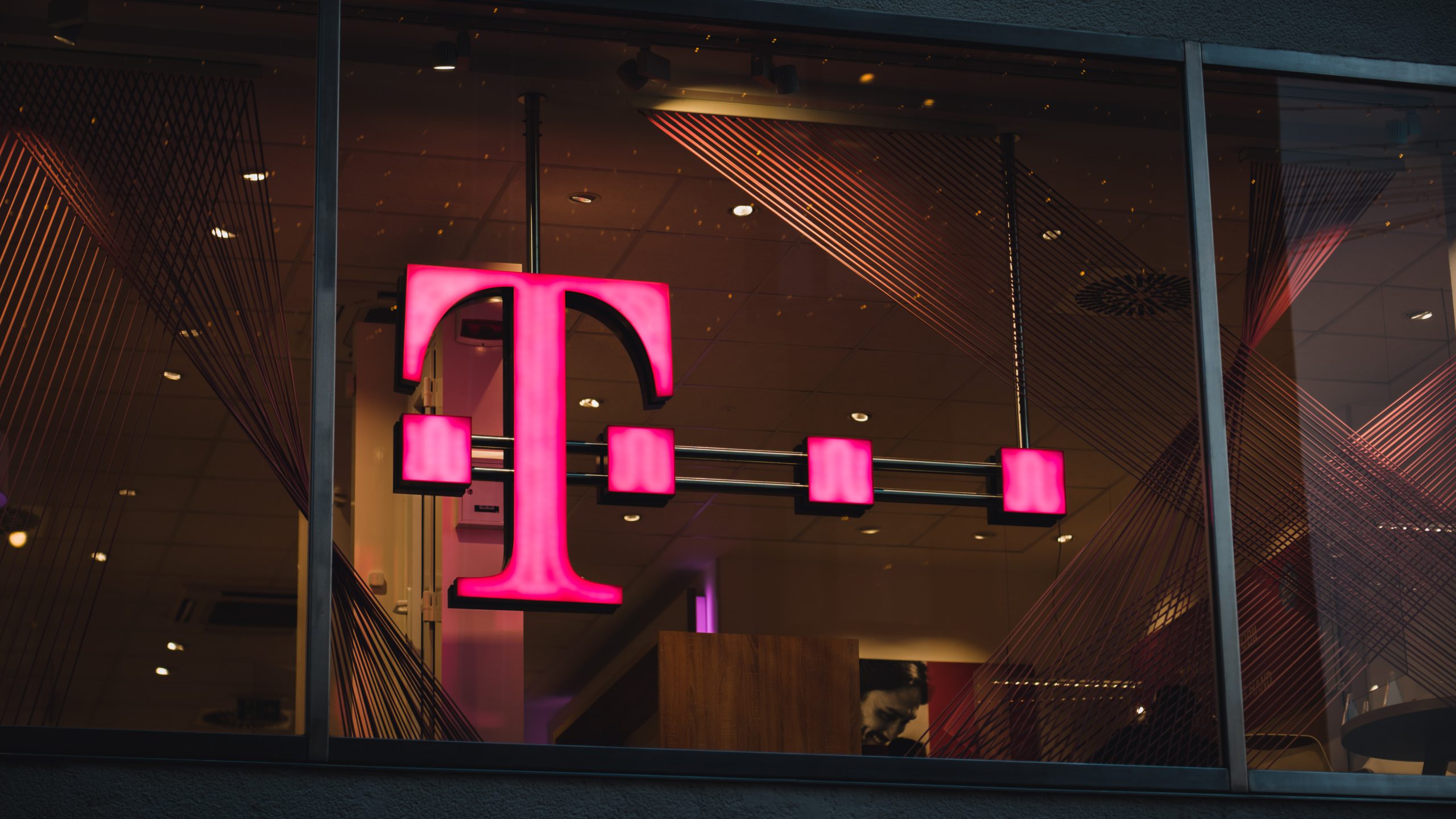 Read more about the article Does T-Mobile Employ Felons?