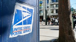 Read more about the article Is USPS Hiring Convicted Felons?